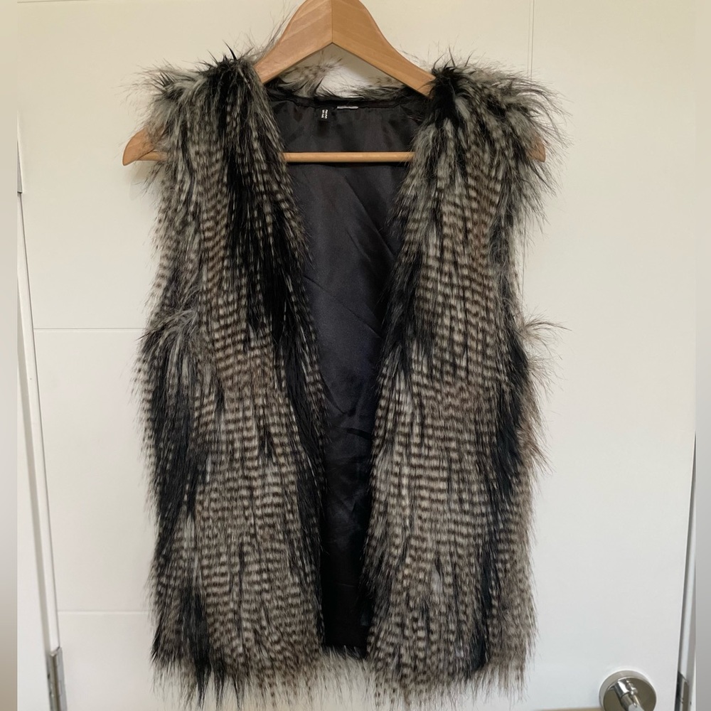 H & M faux fur vest. Size S. Like new!